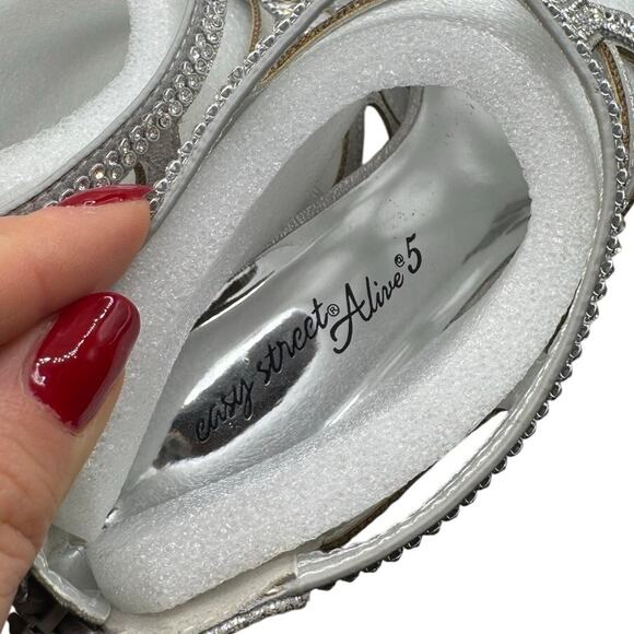 Easy Street Flattery Women's Evening Dress Heels - Picture 6 of 8